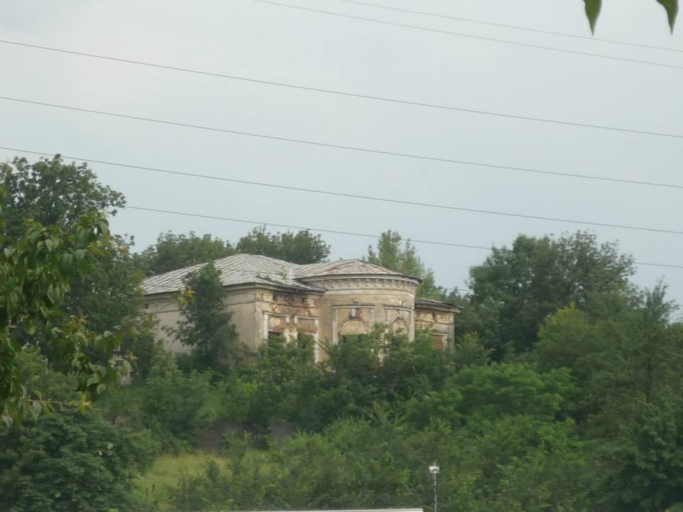 Legende şi clădiri din Iaşi: Conacul Moruzzi sau casa în care a locuit Gavril Buzatu, ultimul călău al Iaşului, cel care a lăsat moştenire denumirea cartierului Manta Roşie