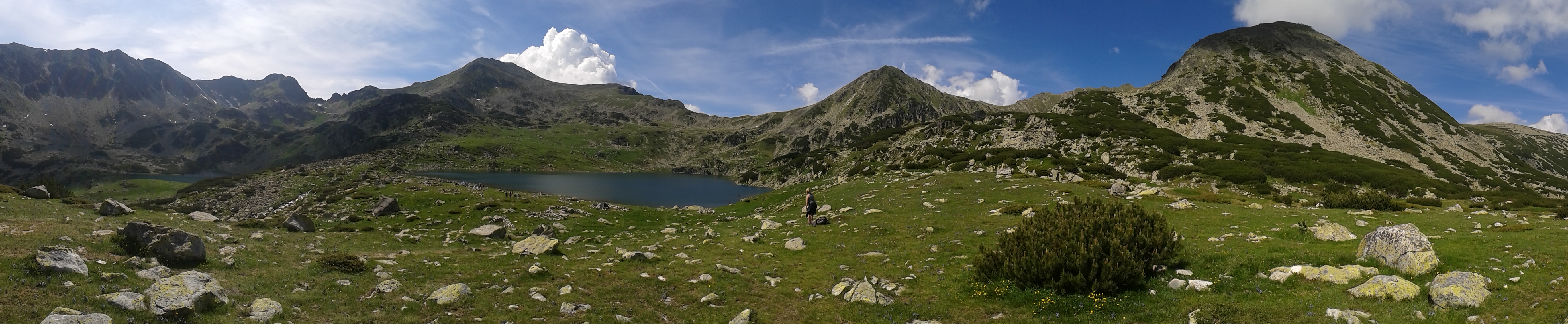 Pe munte: în Munții Retezat – Lacul Bucura (alt. 2040 m)